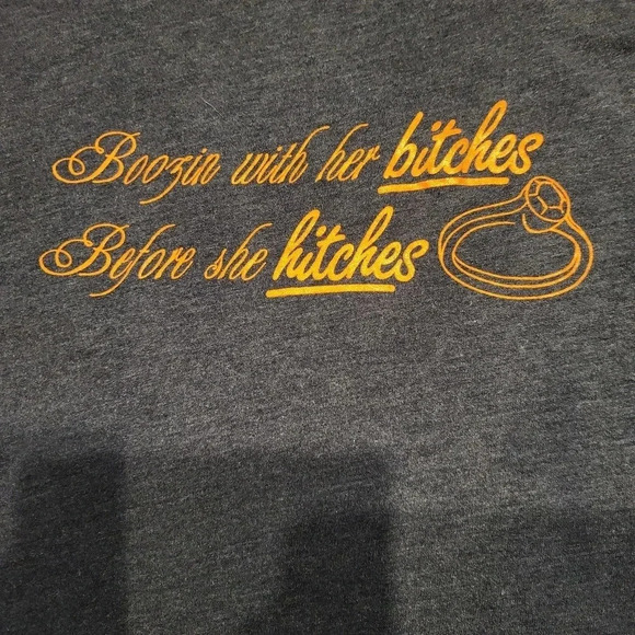 Boozing with her tank - Picture 2 of 2